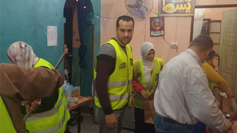 أغذيه وملابس وعديات للاسر الاولى بالرعايه من 