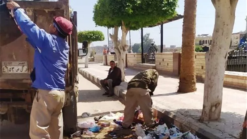 تكثيف حملات النظافة والإشغالات من شوارع الشرقية ..صور