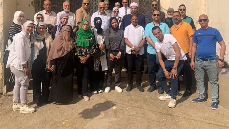 حماة الوطن بالسويس يوزع هدايا وحلوى في دور الأيتام ..صور