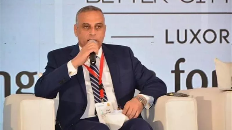 محافظ سوهاج : غدا بدء تطبيق المواعيد الصيفية لفتح وغلق المحال العامة