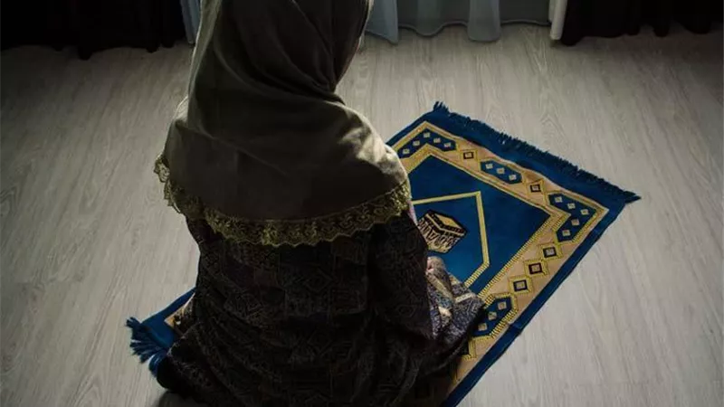 هل للحائض أداء سجود الشكر لله؟..على جمعة يُجيب