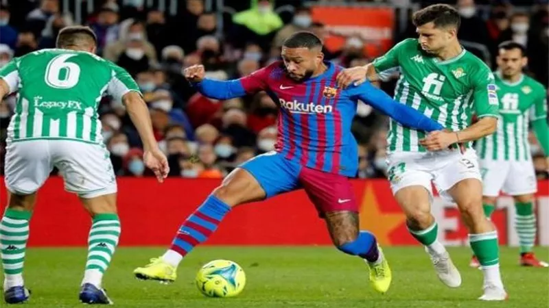 مباراة برشلونة وريال بيتيس الموعد والقنوات الناقلة