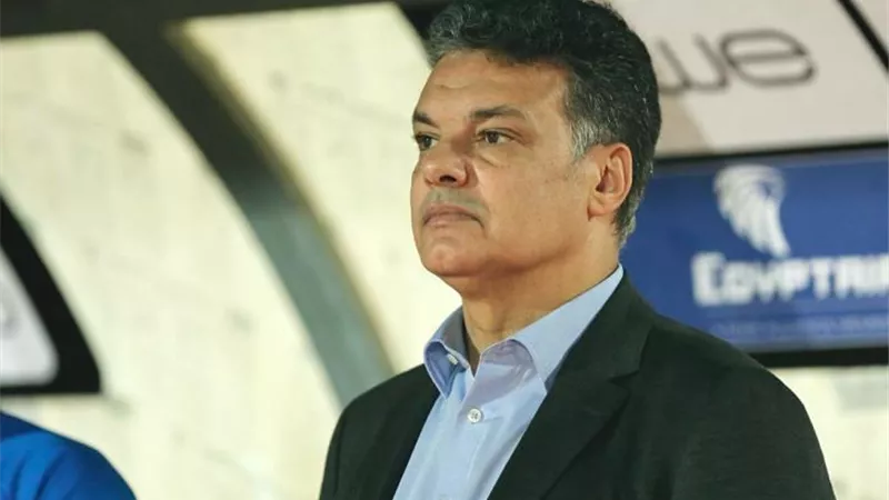 اتحاد الكرة يطالب ايهاب جلال لتحديد اسماء اللاعبين المحترفين