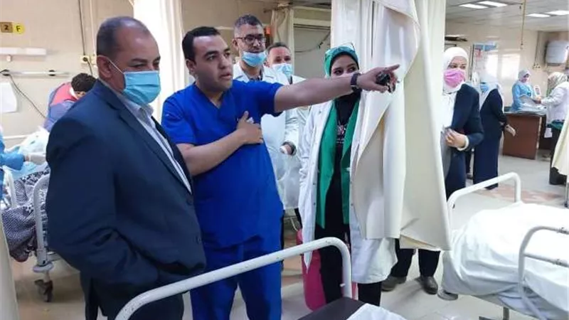جولة مدير التأمين الصحى داخل مستشفى المبرة فى الزقازيق.. بالصور