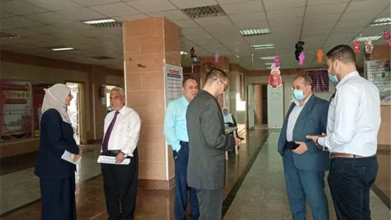 مدير التأمين الصحى يتابع امتحانات مدرسة تمريض العاشر ويتفقد المستشفى.. بالصور