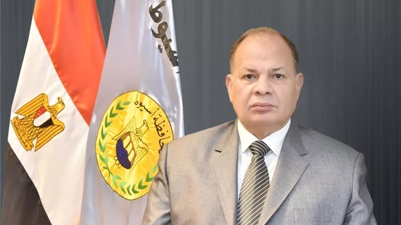 محافظ أسيوط ينعي شهداء الوطن فى الهجوم الارهابى على احدى نقاط رفع المياه بسيناء
