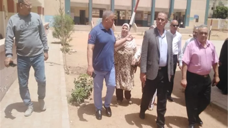 وكيل وزارة التعليم بالقليوبية يتفقد لجان امتحانات نهاية العام لطلاب النقل