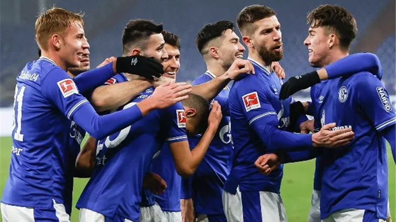 بطولة ألمانيا: شالكه يعود إلى الدرجة الأولى عقب فوزه على ضيفه سان باولي 3-2