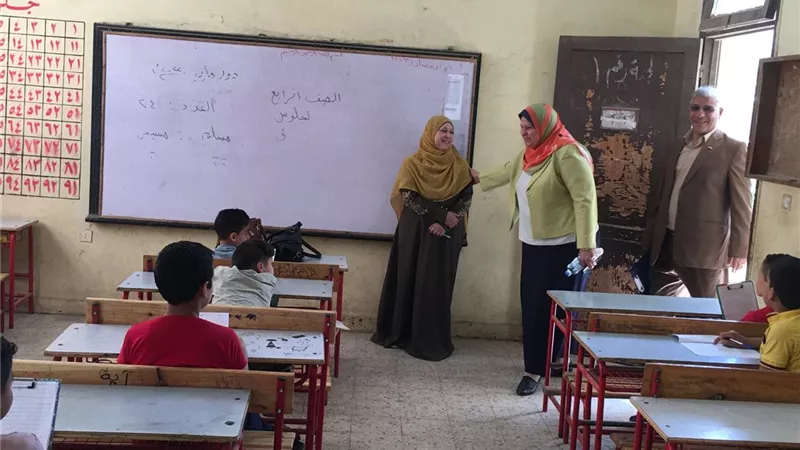 وكيل وزارة التعليم بالمنوفية تتفقد امتحانات النقل بلجان منوف و السادات