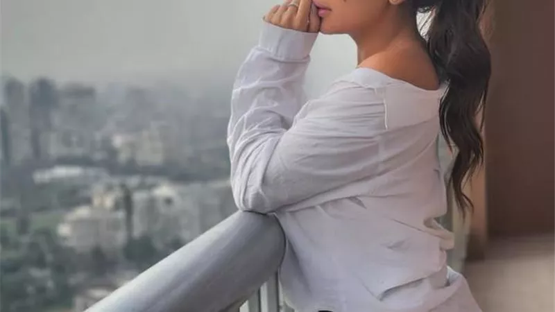 بنظرة تأمل .. بسمه داوود تشارك متابعيها أحدث إطلالتها