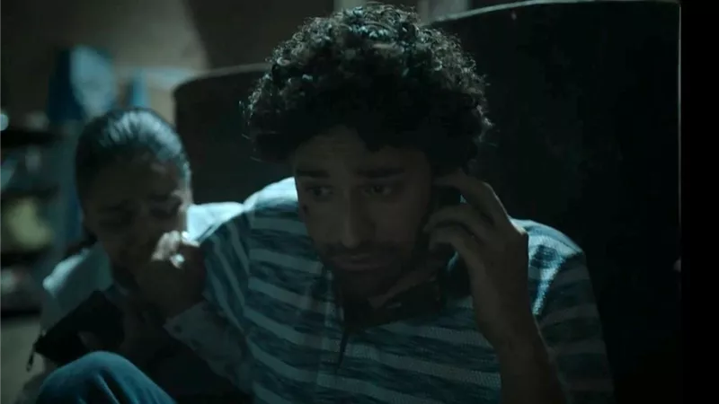 أحمد حاتم يأسر القلوب بشخصية مختلفة وأداء مميز في ليلة قمر 14