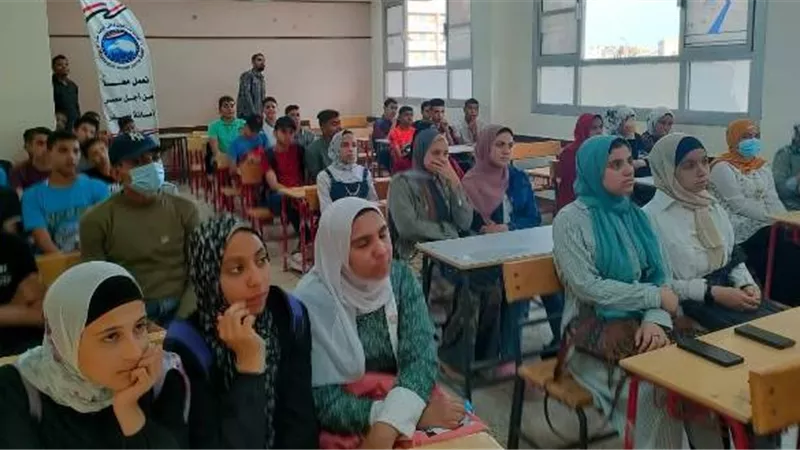 إقبال كبير على المراجعات المجانية لمستقبل وطن بدر من طلاب الشهادات الإعدادية والثانوية.. بالفيديو