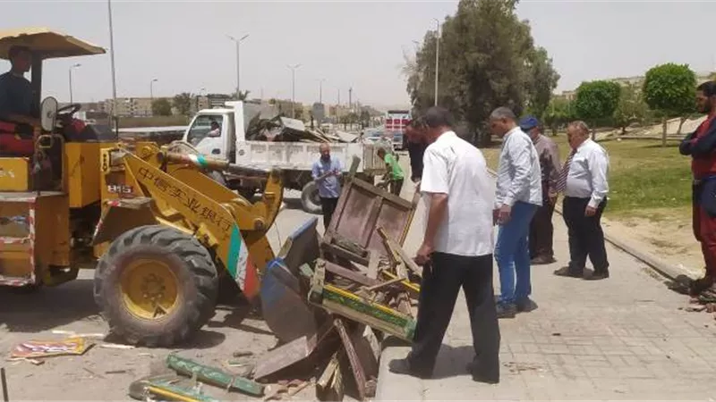 جهاز مدينة 15 مايو يشن حملة مكبرة على الإشغالات والمخالفات فى المدينة.. بالصور