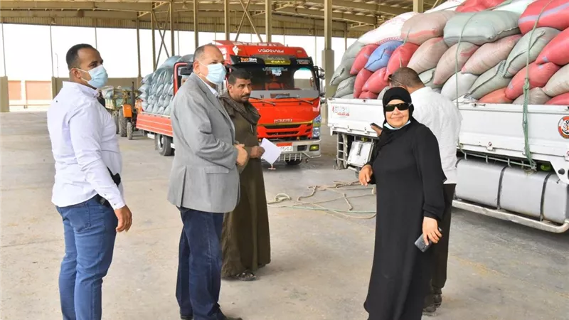 محافظ أسيوط يتفقد صوامع عرب العوامر بمركز أبنوب لمتابعة انتظام توريد القمح