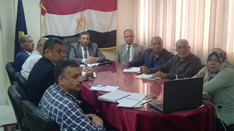 مدير تعليم البحيرة يتابع امتحانات آخر العام من غرفة العمليات الرئيسية