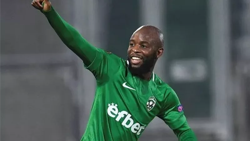 وفاة مهاجم منتخب الكونغو الديمقراطية