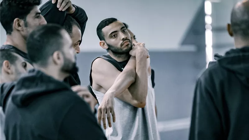 تدريبات استشفائية لرجال طائرة الأهلي بفندق الإقامة في تونس