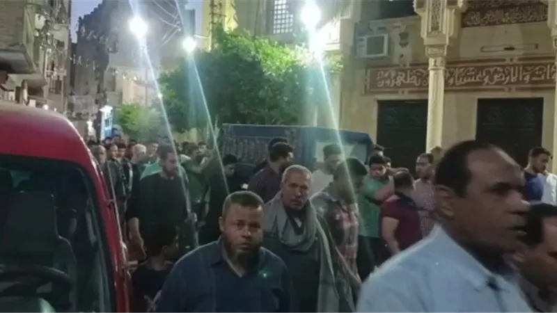 وكيل وزارة التعليم بالشرقية يؤدى واجب العزاء فى شهيد العلم