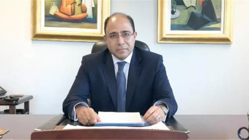 سفير مصر في أوتاوا يبحث مع وزير الإسكان الكندي رعاية شئون الجالية المصرية
