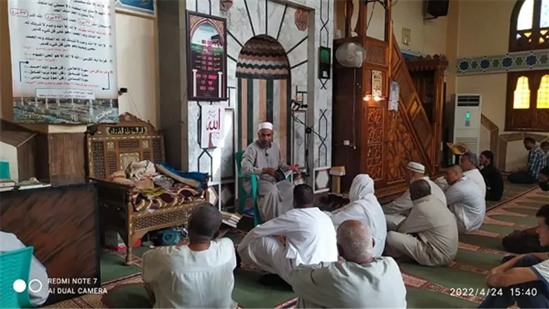 بالصور :انتظام خاطرة العشاء والدروس اليومية بالمساجد بعد عودتها إلى طبيعتها