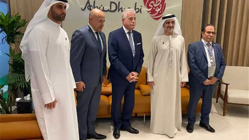 فوده يتفقد عدد من الاجنحة المشاركة فى معرض سوق السفر العربى 2022 بدبى