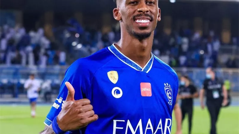 رغم إيقافه.. نجم الهلال يشارك فى كلاسيكو الاتحاد