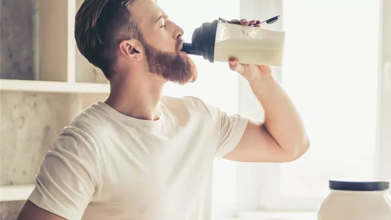 أفضل 4 مكملات غذائية أبرزها «مصل اللبن» لبناء العضلات و