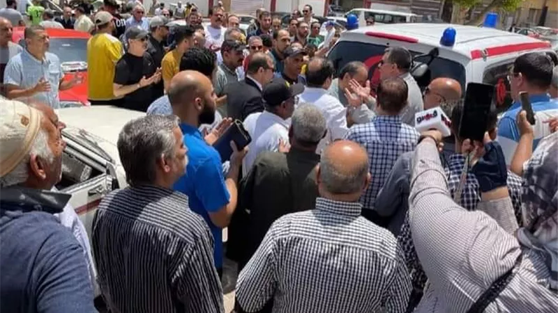 الآلاف يشيعون رئيس النادي الإسماعيلي الأسبق لمثواه الاخير..صور