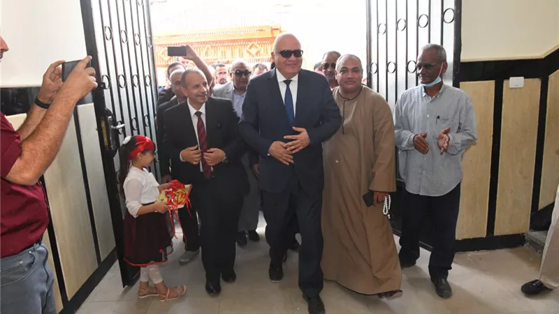 محافظ قنا يفتتح مدرسة الدهسة للتعليم الأساسى بفرشوط