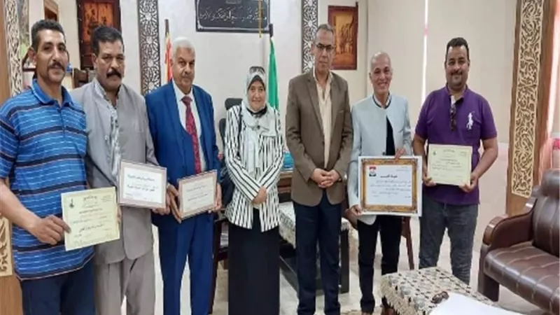 وكيل التعليم بالقليوبية يكرم العناصر المتميزة بالخصوص