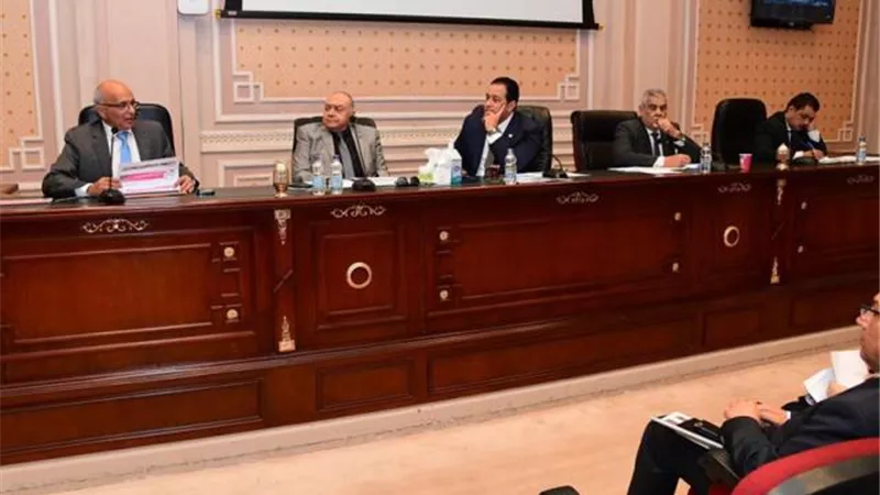 عابد يجتمع برئيس الهيئة العامة للطرق والكباري للانتهاء من تطوير طريق ابوالنمرس