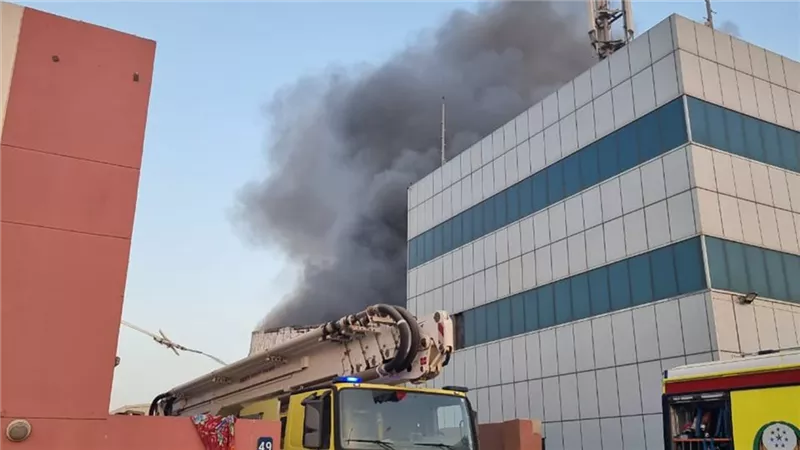 حريق بمنطقة صناعية في أبوظبي
