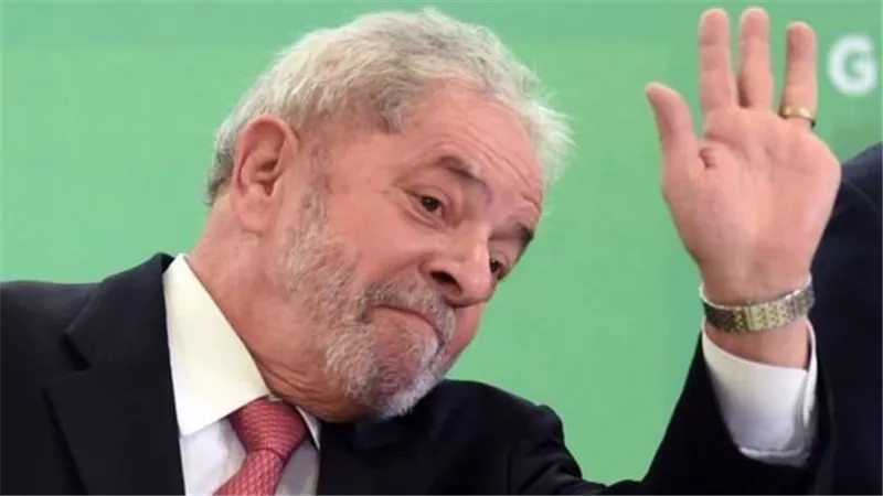 رئيس البرازيل السابق يتهم بايدن بتأجيج الوضع في أوكرانيا