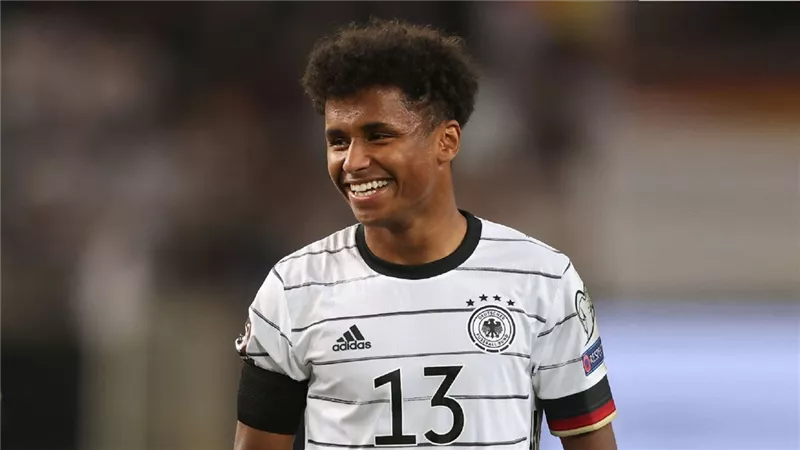أديمي يرفض اعتبار نفسه خليفة لهالاند في دورتموند