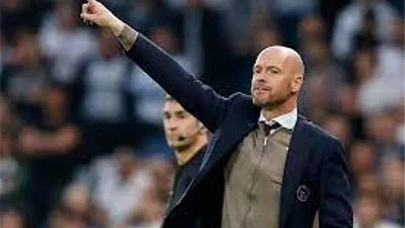 قبل توليه تدريب مانشستر يونايتد .. هاج يقود أياكس للفوز بالدوري الهولندي