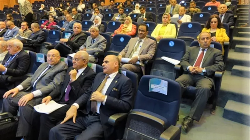 المؤتمر الدولي السابع لمعامل التأثير العربي يكرم رئيس جامعة الأقصر