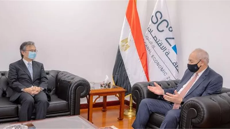 رئيس المنطقة الاقتصادية لقناة السويس يبحث التعاون مع السفير الياباني