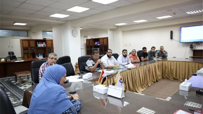 متابعة مشروعات حياة كريمة بشركة مياه بنى سويف