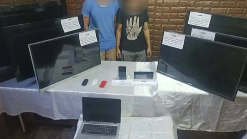 بأسلوب 