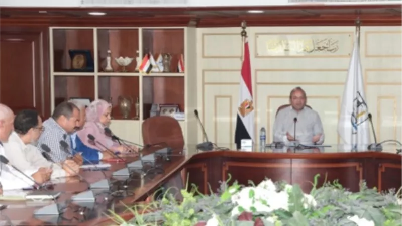 سكرتير عام بنى سويف يعقد اجتماعاً لمتابعة تقنين أراضي أملاك الدولة