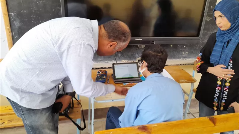 وكيل وزارة التربية والتعليم بالسويس يتابع سير امتحانات النقل بعدد من المدارس