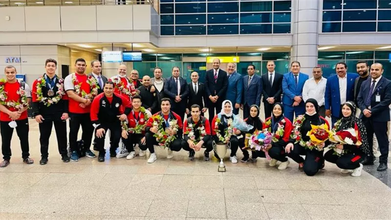 عودة منتخب مصر لرفع الأثقال بعد الفوز بـ ١٣ ميدالية ببطولة العالم للناشئين باليونان