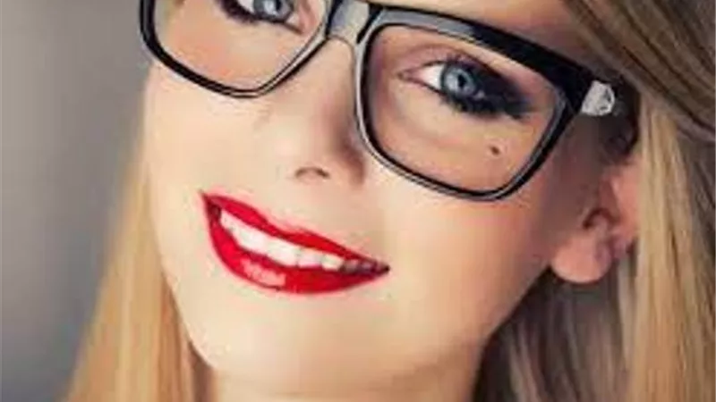 مكياج خاص ونصائح لصاحبات النظارات الطبية