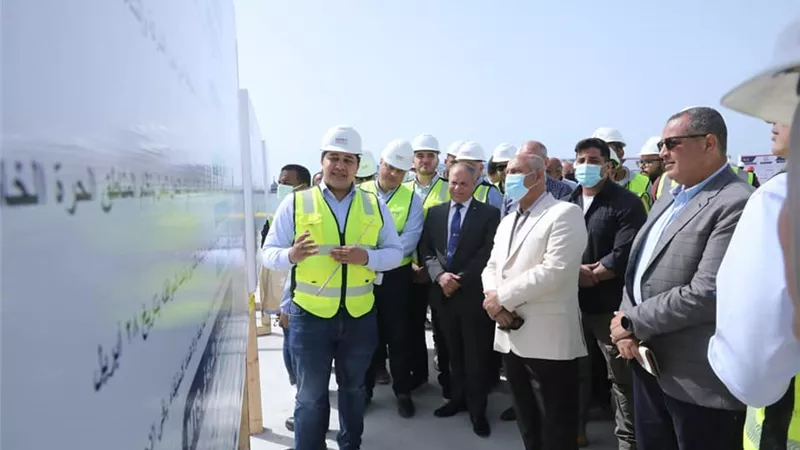 وزير النقل يتابع معدلات تنفيذ عدد من المشروعات الجاري تنفيذها بمينائي الاسكندرية والدخيلة