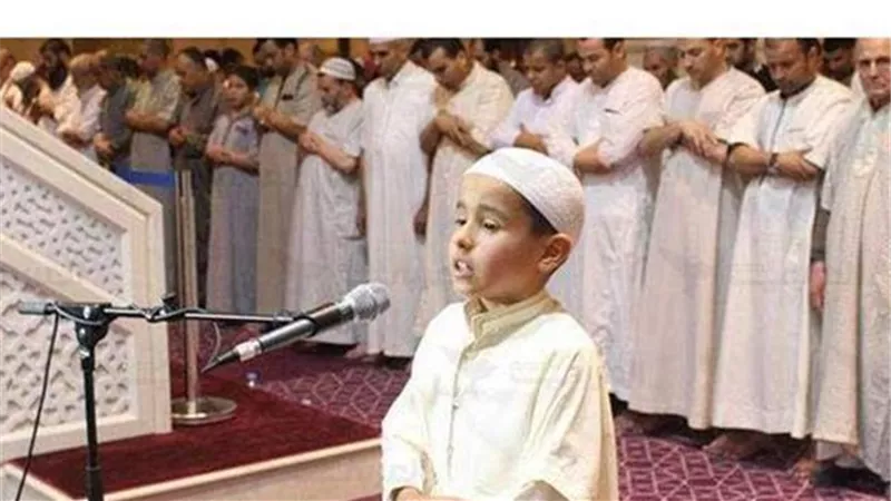 هل الصلاة خلف صغير السن الحافظ للقرآن..تجوز؟