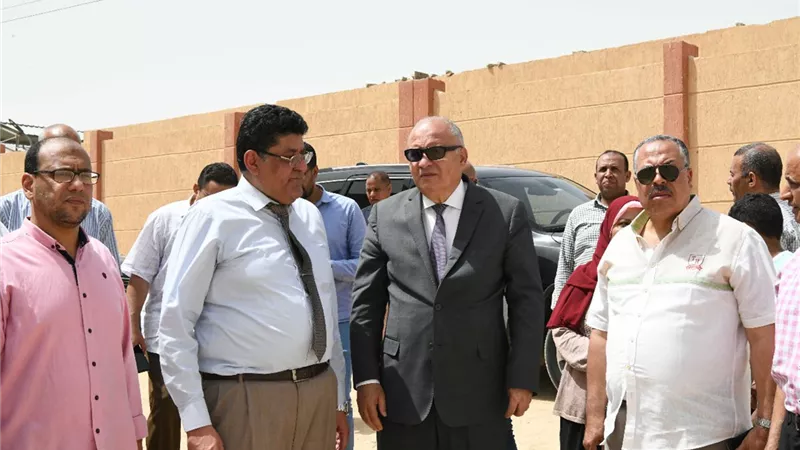 محافظ قنا يتفقد مشروع محطة إنتاج الوقود الحيوي 