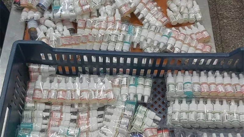 جمارك مطار الغردقه الدولى تضبط محاوله تهريب كمية من عبوات مزيل التاتو