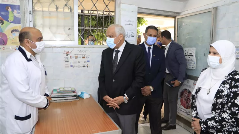 محافظ الجيزة يتفقد لجان امتحانات نهاية العام للشهادة الإعدادية
