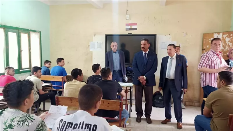 سلومة يتابع انتظام وتأمين اللجان بمدارس الجيزة
