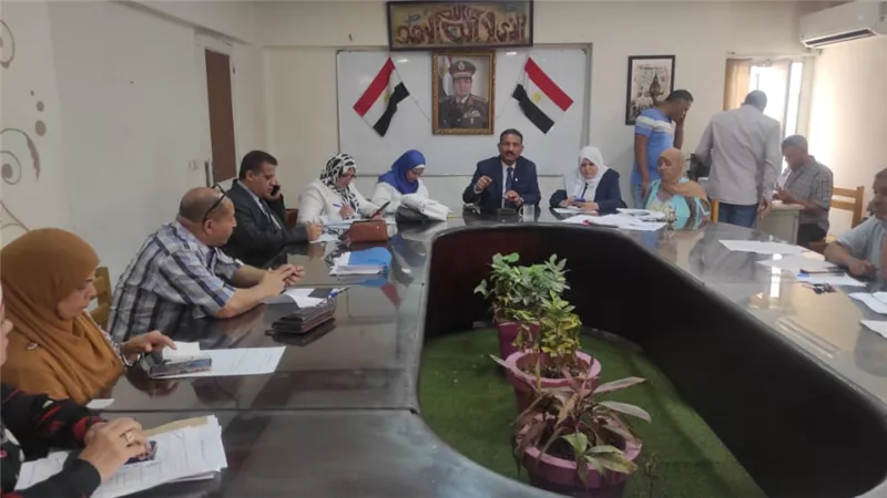 مدير تعليم الجيزة يتابع سير العملية الإمتحانية بغرفة عمليات المديرية